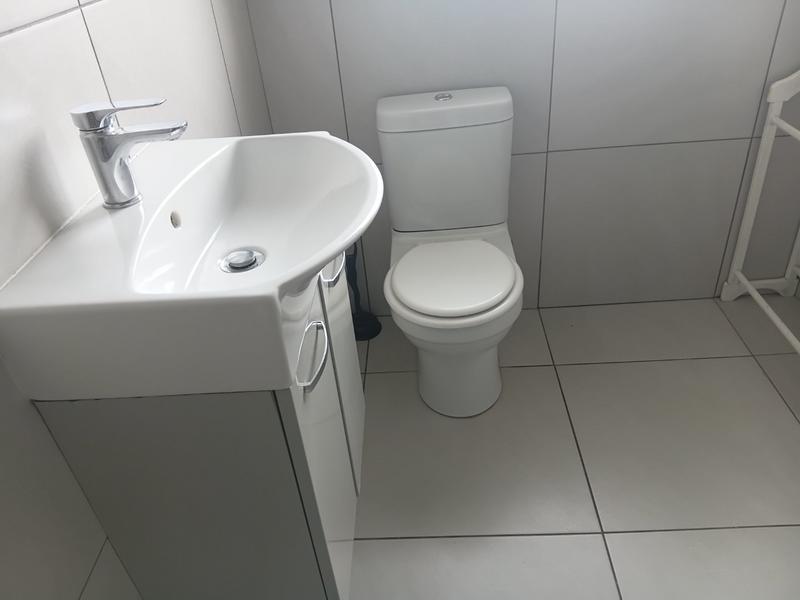 To Let 2 Bedroom Property for Rent in Somerset West Western Cape
